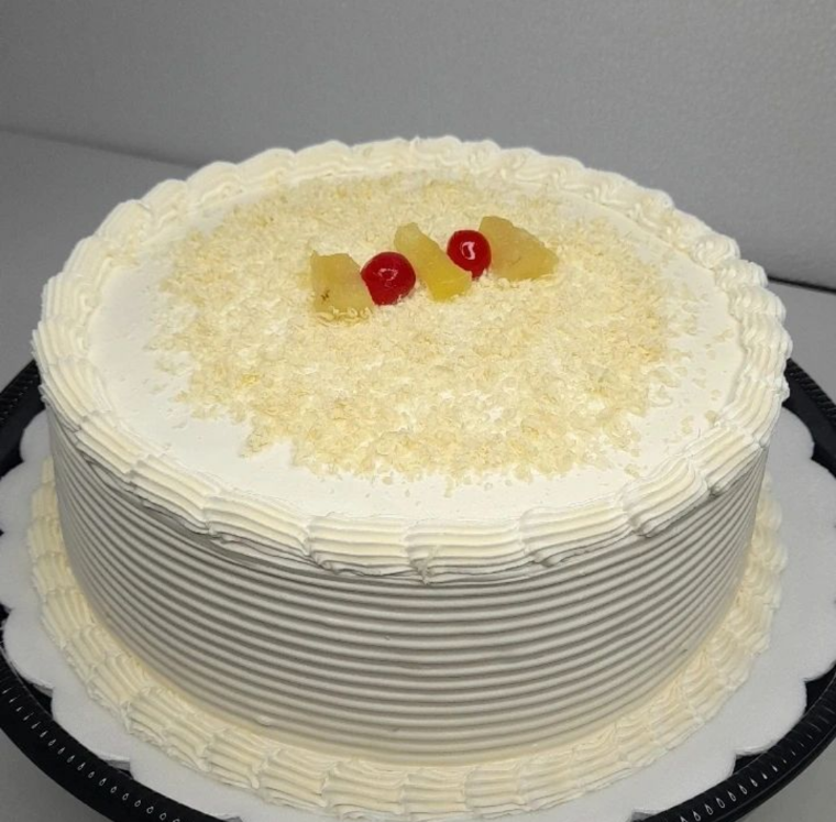 Torta sabor abacaxi com chocolate branco 25 fatias